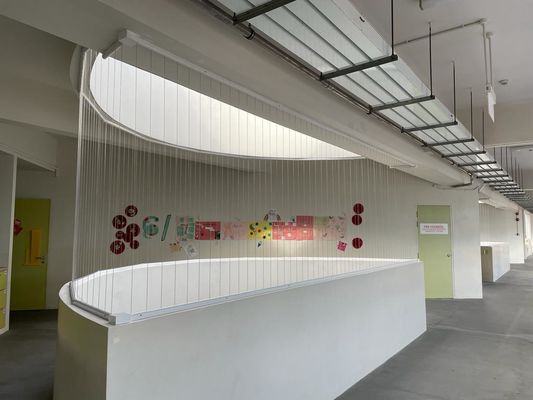 अदृश्य सुरक्षा ग्रिल अदृश्य सुरक्षा बाधा बच्चों और पालतू जानवरों को प्रभावी ढंग से बचाने के लिए डिज़ाइन किया गया है जबकि सौंदर्य की अखंडता को बनाए रखा गया है