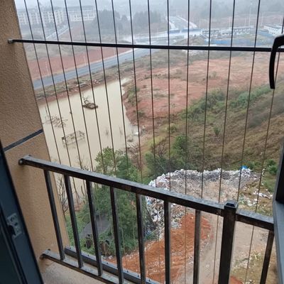 अनुकूलन योग्य बालकनी सुरक्षा ग्रिल 316 ग्रेड स्टील तार संरचना