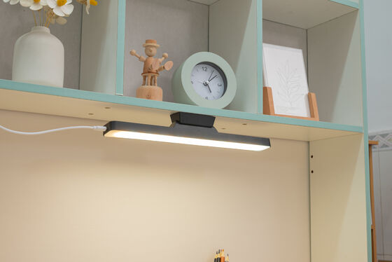 8 घंटे तक उपयोग का समय रिचार्जेबल चुंबकीय दीपक 5V 1A रेटेड वोल्टेज औद्योगिक और वाणिज्यिक प्रकाश व्यवस्था के लिए उपयुक्त