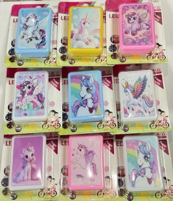 प्लास्टिक प्लग-इन नाइट लाइट लैंप जिसमें ऑन-ऑफ स्विच और सीई सुरक्षा प्रमाणन है, रात की दृश्यता और सुरक्षा के लिए आदर्श