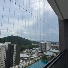 आधुनिक भवनों के लिए स्थायित्व और सौंदर्य की अपील को जोड़ते हुए बालकनी अदृश्य ग्रिल पारदर्शी जाल सुरक्षा समाधान