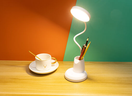 आधुनिक सरल पेन होल्डर डेस्क लैंप एलईडी रिचार्जेबल प्लग-इन आई प्रोटेक्शन स्टडी लैंप कॉलेज छात्रावास रीडिंग लैंप टच